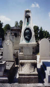 Monument élevé au cimetière Montparnasse en la mémoire d'Eugène.